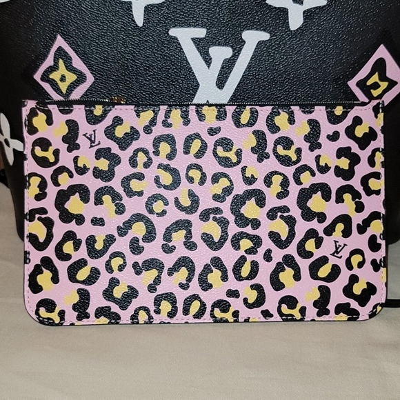 Louis Vuitton WILD AT HEART NEVERFULL BLACK GIANT MONOGRAM BAG - Picture 13 of 17